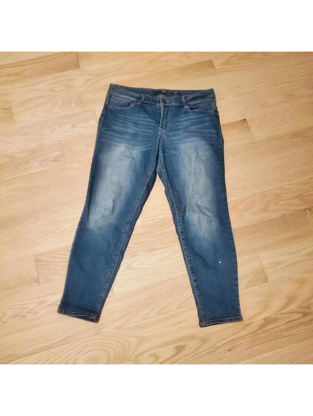 1822 Adrianna Jeans